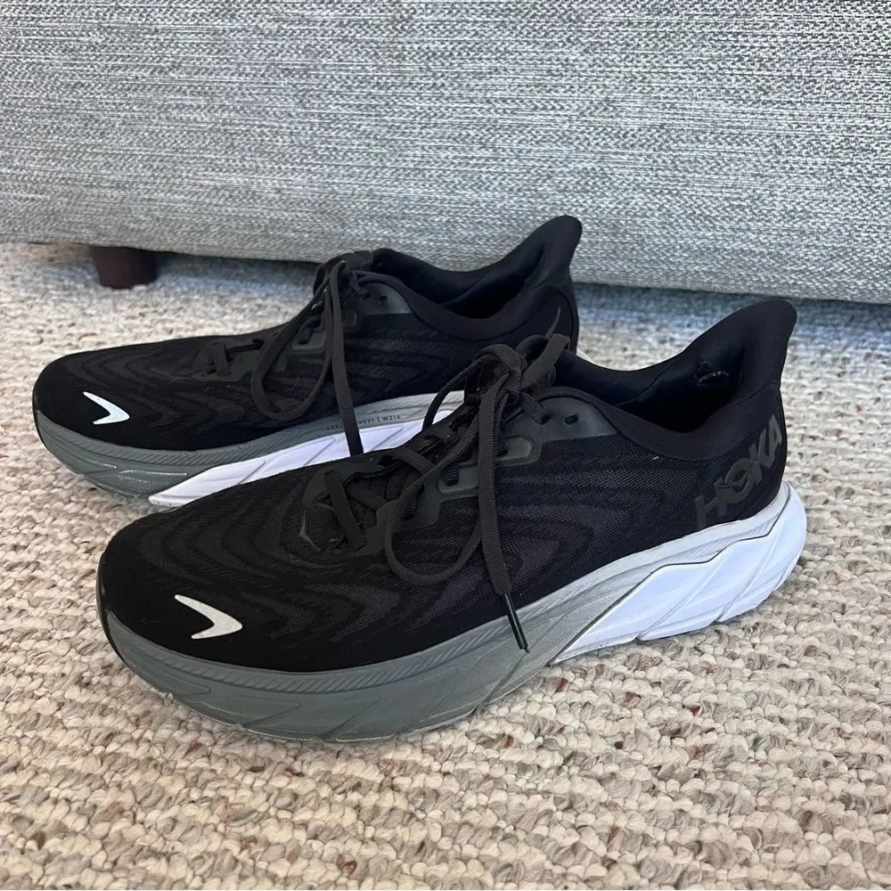 Hoka One One Womens Arahi 6 Running Shoe Black White